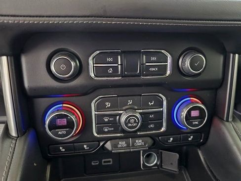 Used 2022 Chevrolet Tahoe LT w/ LT Signature Package image 17