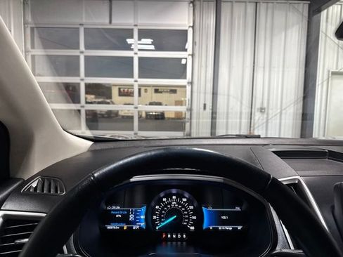 Used 2022 Ford Edge SEL AWD/4WD image 9