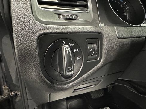 Used 2016 Volkswagen e-Golf SE w/ DC Fast Charging Package image 29