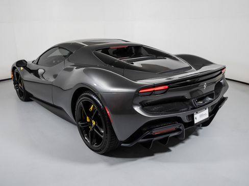 Used 2023 Ferrari 296 GTS RWD image 14