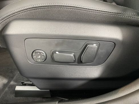 New 2026 BMW 530i xDrive w/ Premium Package image 9