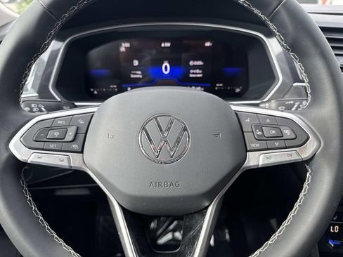 Used 2023 Volkswagen Tiguan SE image 15