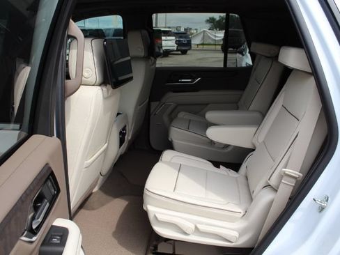 New 2026 GMC Yukon Denali w/ Denali Reserve Package AWD/4WD image 10