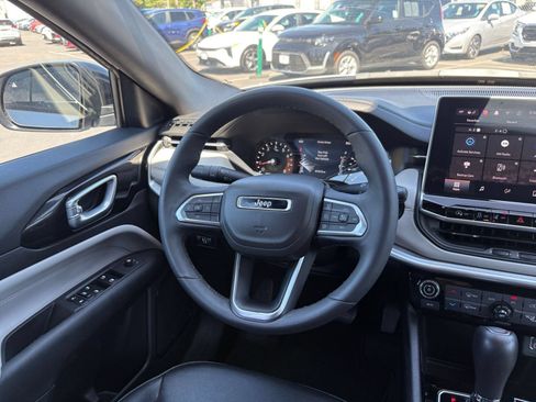 Used 2025 Jeep Compass Limited AWD/4WD image 35