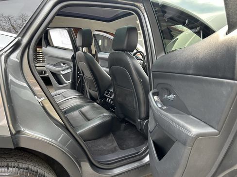 Used 2018 Jaguar E-PACE S image 19
