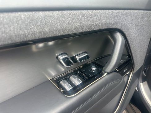 Used 2024 Land Rover Range Rover Sport SE image 13