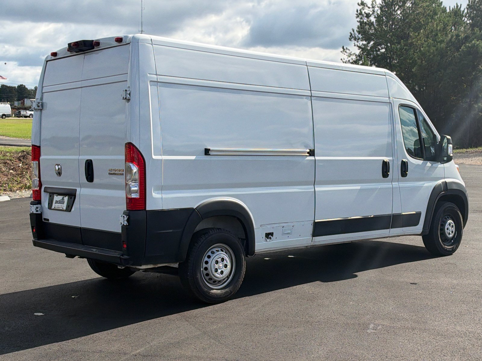 Used 2024 RAM ProMaster 2500 w/ Convenience Group FWD image 5