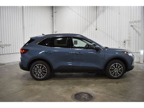 New 2025 Ford Escape SE image 7