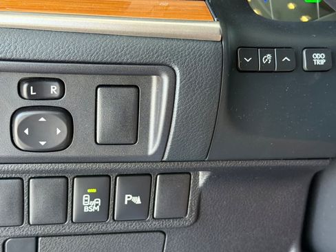 Used 2013 Lexus ES 300h w/ Luxury Pkg FWD image 30