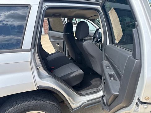 Used 2010 Jeep Grand Cherokee Laredo w/ Popular Equipment Group AWD/4WD image 12