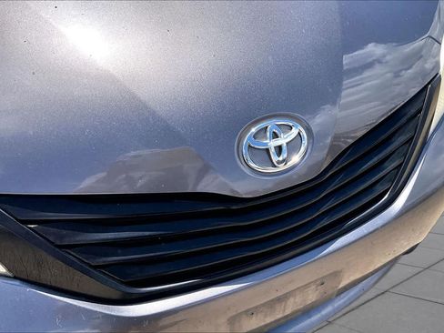 Used 2013 Toyota Sienna L FWD image 25