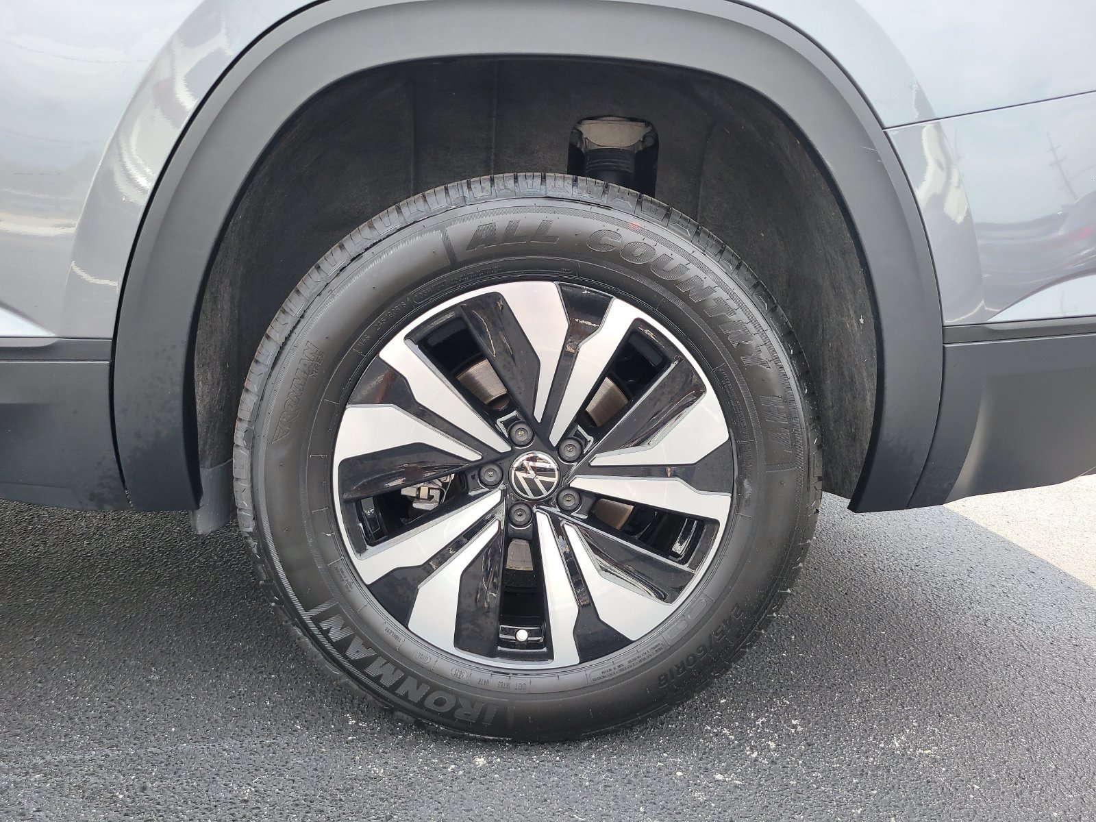 Used 2024 Volkswagen Atlas SE FWD image 6