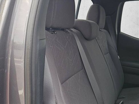 Used 2018 Toyota Tacoma TRD Off-Road AWD/4WD image 11