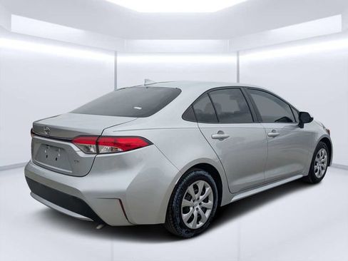 Used 2020 Toyota Corolla LE FWD image 3
