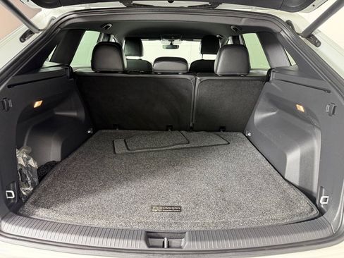 Used 2021 Volkswagen Atlas Cross Sport SE w/ Luggage Net & Mats Package FWD image 20