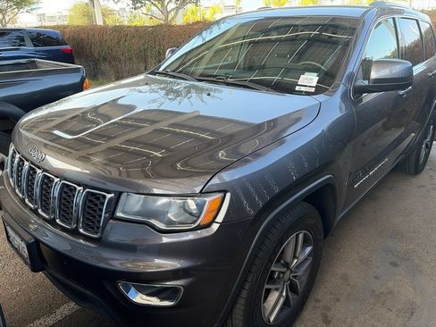 Used 2018 Jeep Grand Cherokee Laredo RWD image 4