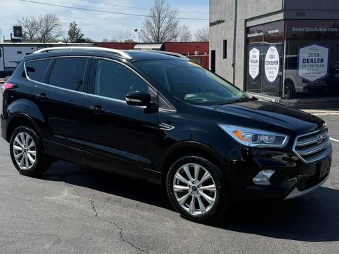 Used 2018 Ford Escape Titanium image 2