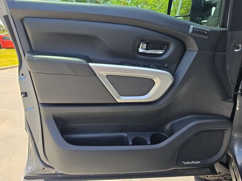 Used 2016 Nissan Titan SL AWD/4WD image 9