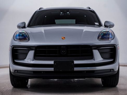 Certified 2025 Porsche Macan image 6