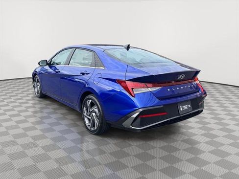 Certified 2025 Hyundai Elantra SEL image 4