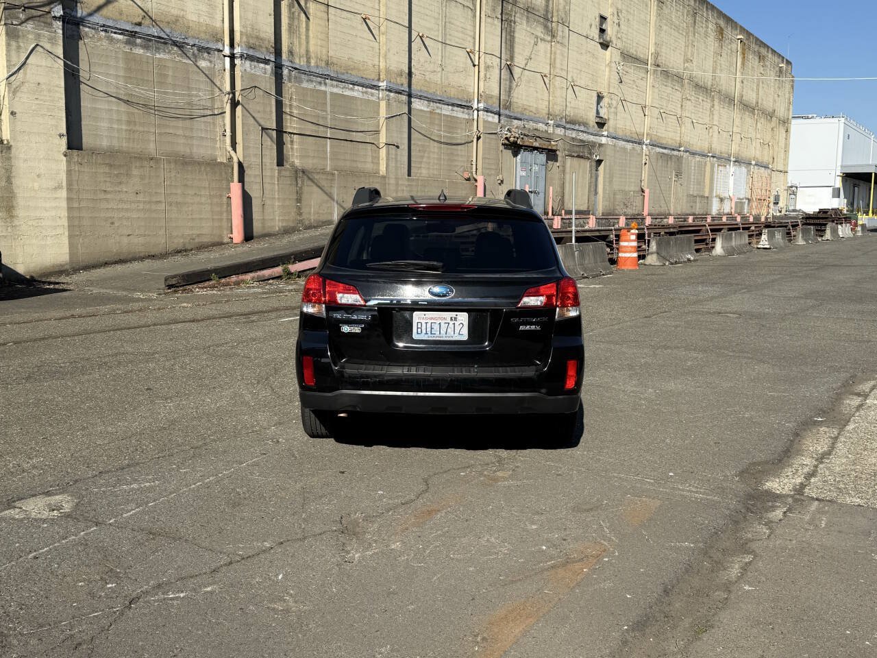 Used 2011 Subaru Outback 2.5i Limited AWD/4WD image 9