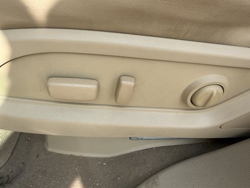 Used 2012 Buick Enclave Leather AWD/4WD image 27