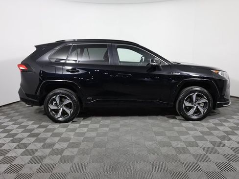 Used 2021 Toyota RAV4 SE image 4