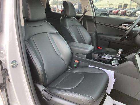 Used 2025 Kia Sportage EX image 28
