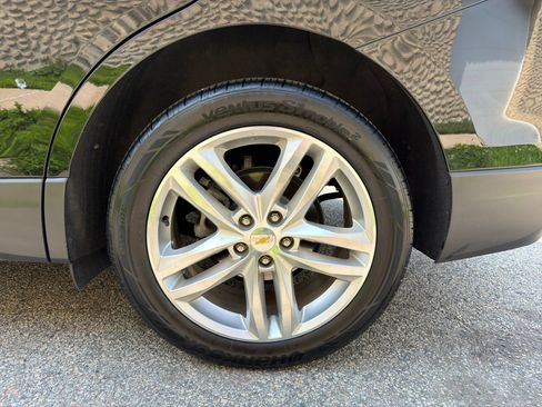 Used 2018 Chevrolet Equinox Premier AWD/4WD image 39