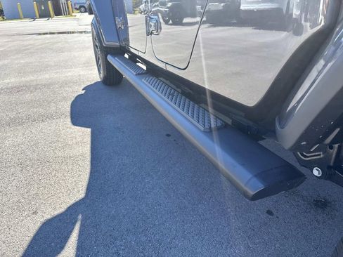 New 2025 Jeep Gladiator Sport image 12