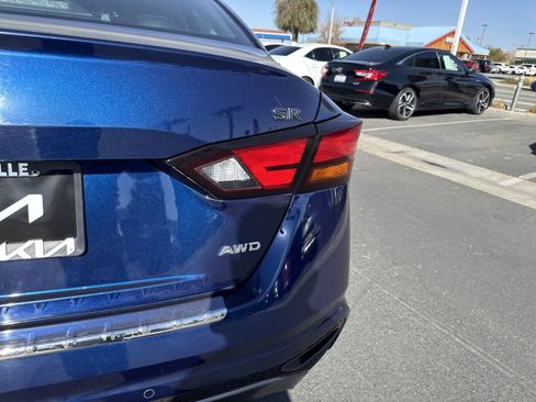 Used 2021 Nissan Altima 2.5 SR w/ SR Premium Package image 8