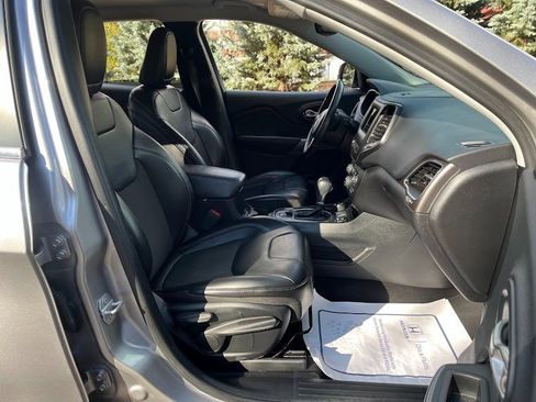 Used 2019 Jeep Cherokee Latitude Plus w/ Comfort/Convenience Group image 37