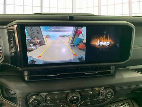 Used 2025 Jeep Gladiator Sport image 24