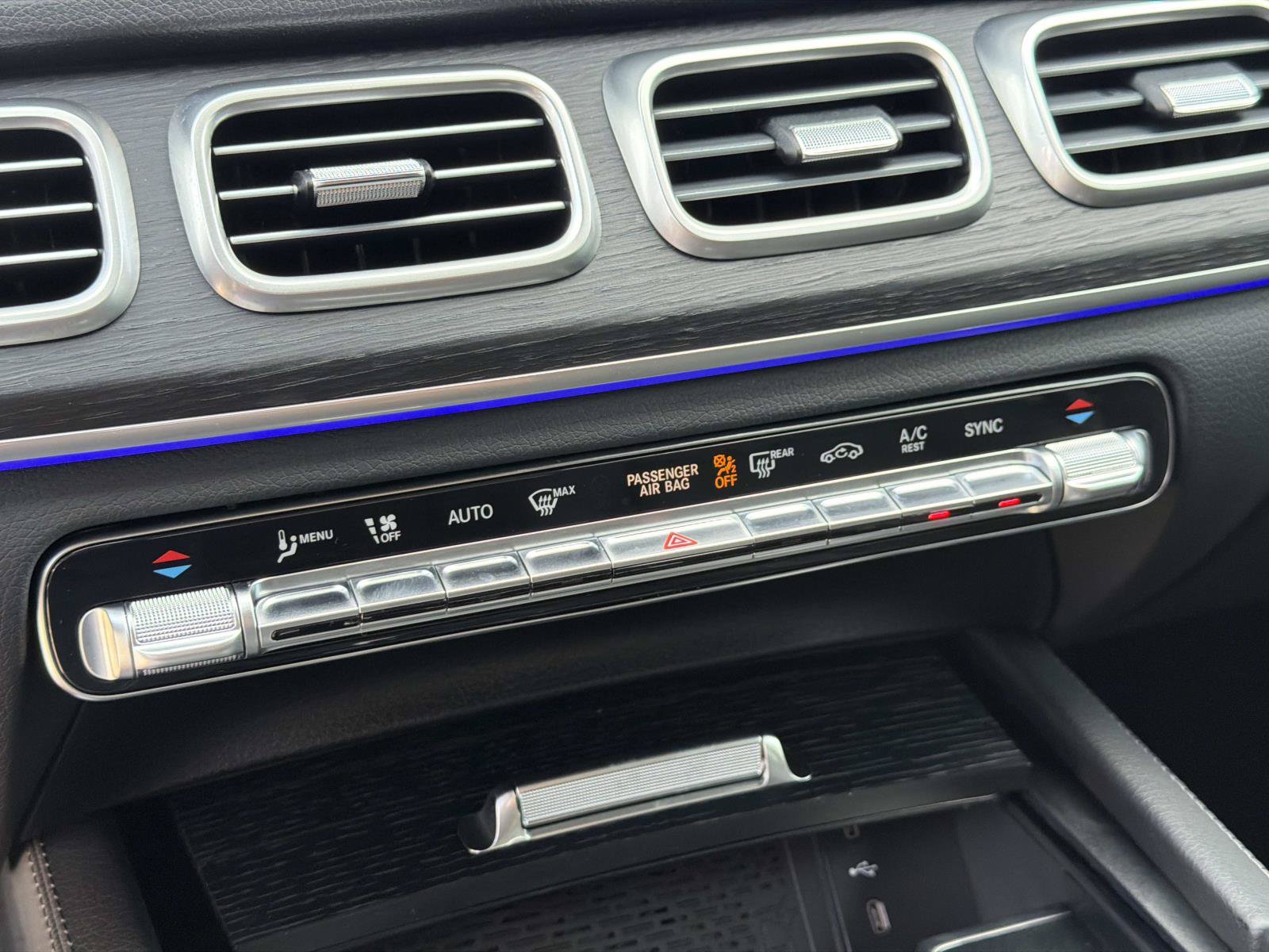 Certified 2025 Mercedes-Benz GLE 450 4MATIC w/ Winter Package image 26