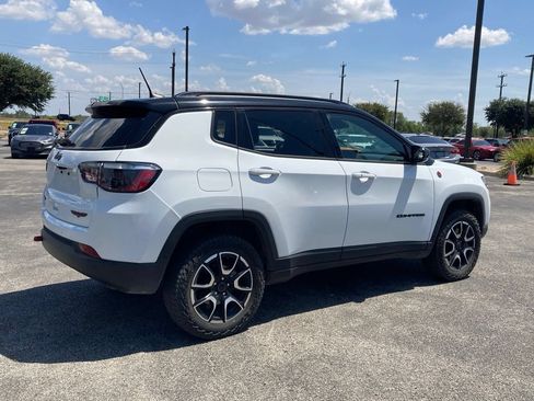 Used 2025 Jeep Compass Trailhawk AWD/4WD image 5