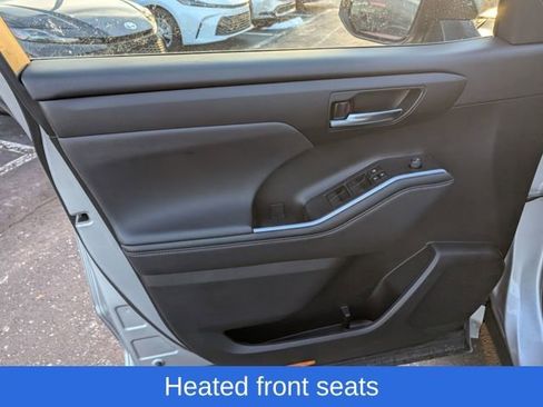 Used 2023 Toyota Highlander XLE image 15