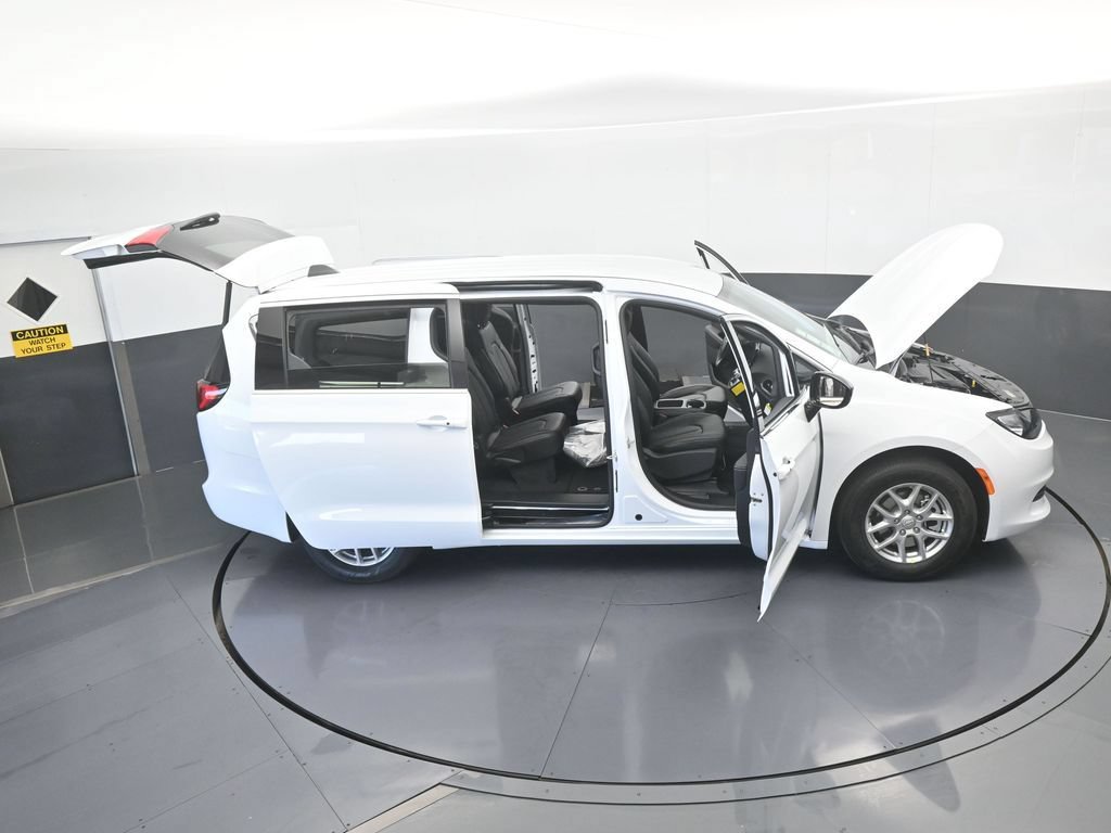 New 2026 Chrysler Voyager LX FWD image 65