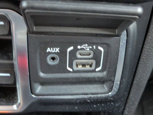 Used 2024 Jeep Wrangler High Altitude AWD/4WD image 24