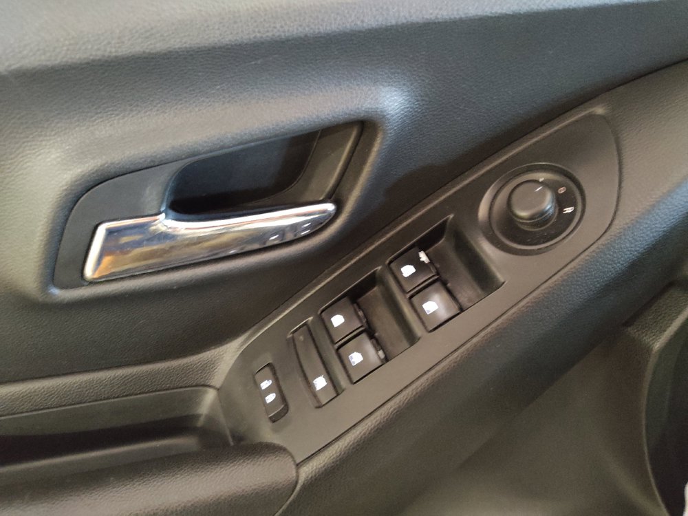 Used 2020 Chevrolet Trax LS w/ Tint and Cruise Package FWD image 27
