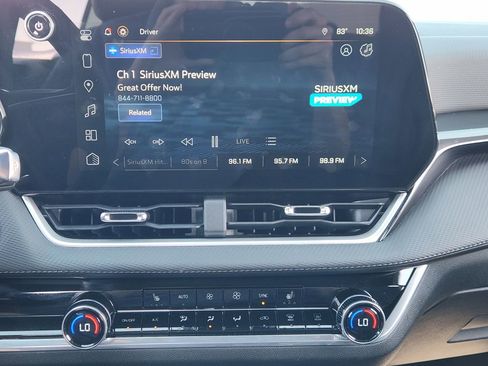 Used 2025 Chevrolet Equinox LT w/ Convenience Package II FWD image 16