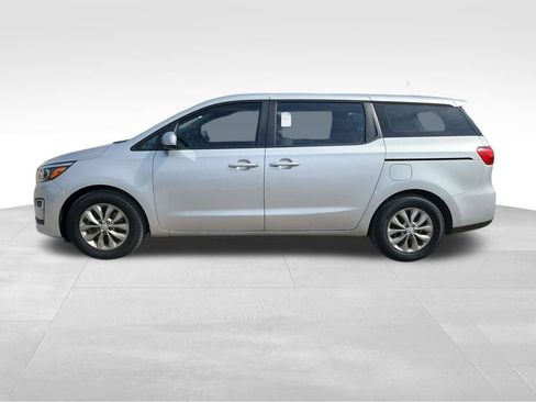 Used 2019 Kia Sedona L image 5