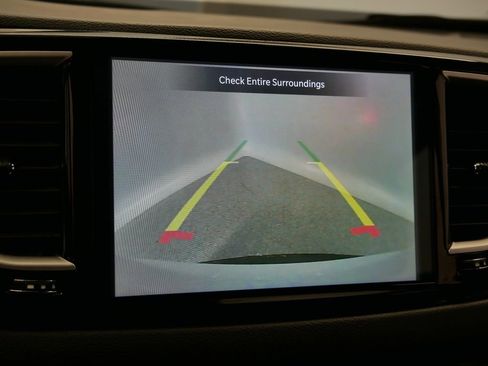 Used 2024 Chrysler Pacifica Touring-L image 36