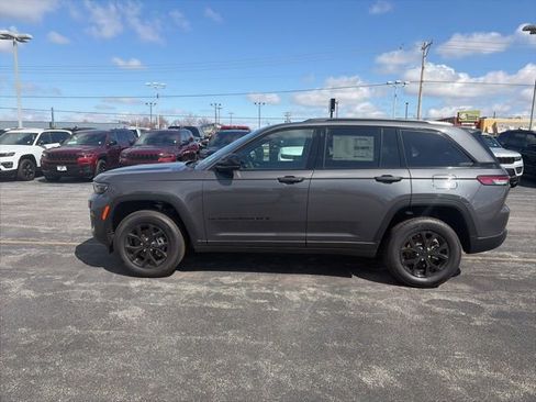 New 2025 Jeep Grand Cherokee Altitude image 2