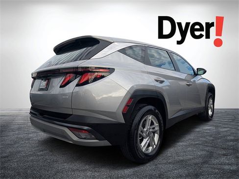 Used 2025 Hyundai Tucson SE image 3