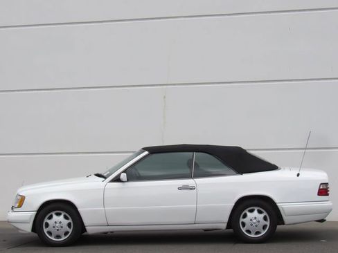 Used 1994 Mercedes-Benz E 320 Convertible image 4