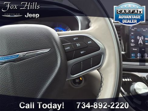 Used 2020 Chrysler Pacifica Limited image 20