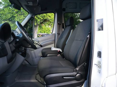 Used 2018 Mercedes-Benz Sprinter 3500 image 17