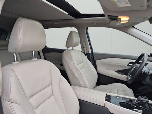 Used 2021 Nissan Rogue SL w/ Premium Package image 16