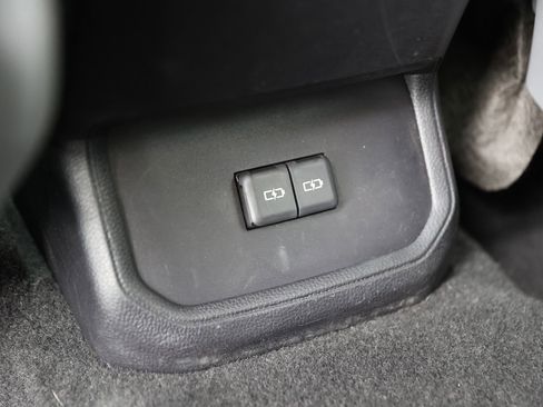 Used 2023 Toyota Highlander XLE AWD/4WD image 24