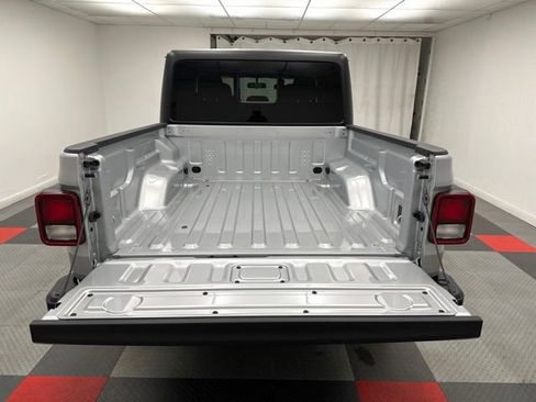 Used 2023 Jeep Gladiator Sport image 21